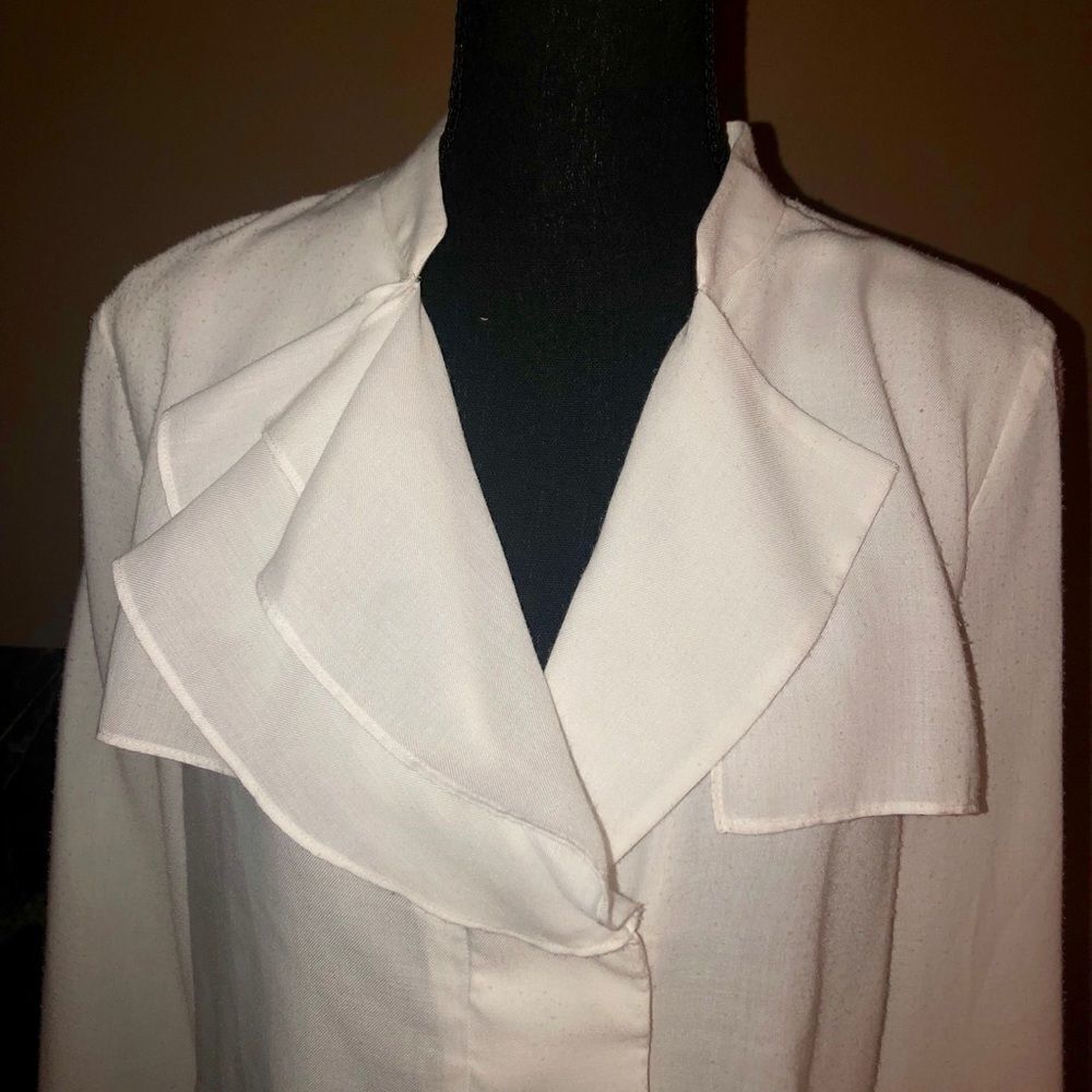 Vince Button down With Ruffle collar NWT - Picture 4 of 5